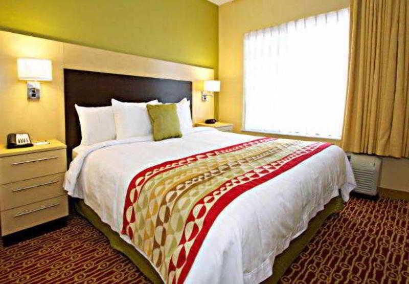 Towneplace Suites By Marriott Phoenix Goodyear Exterior photo